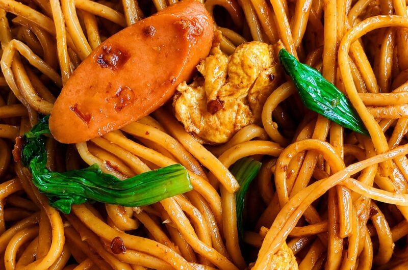 Sausage and Egg Chow Mein (Chinese Fried Noodles)